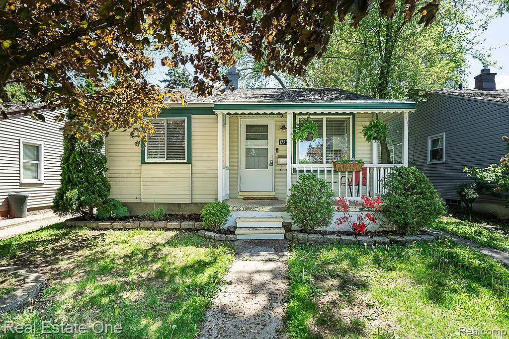 1770 E Marshall St photo 1
