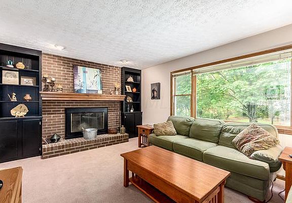 4th image of 8614 Meadowton Ct