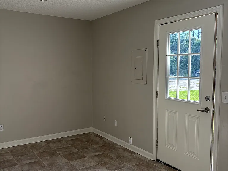 736 Morningside Ln — Photo 4