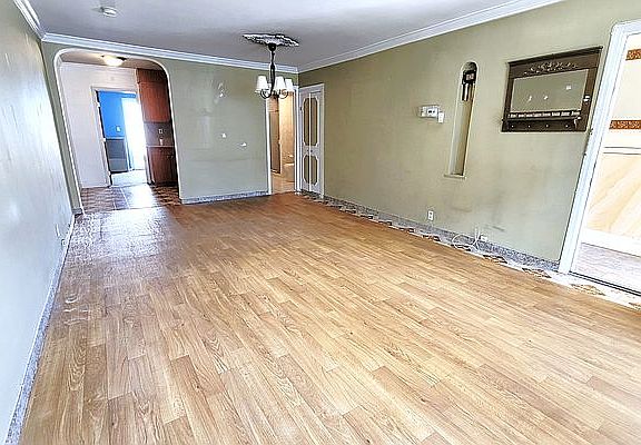 4th image of 21-39 29th St #1
