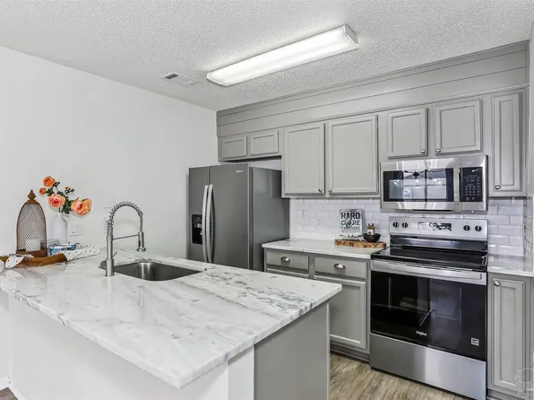 3148 Cedarwood Village Ln, Pensacola, FL 32514