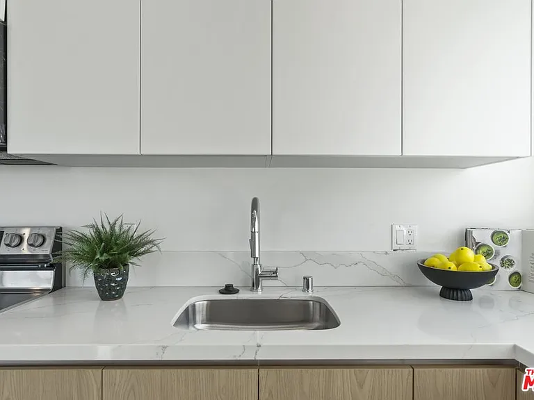 10918 Camarillo St #301 — Photo 3