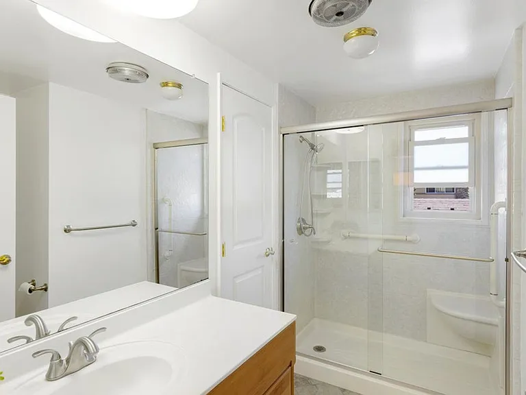 331 Moreton Bay Ln #6 — Photo 11