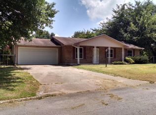 3330 W Countryside Dr, Springfield, MO 65807