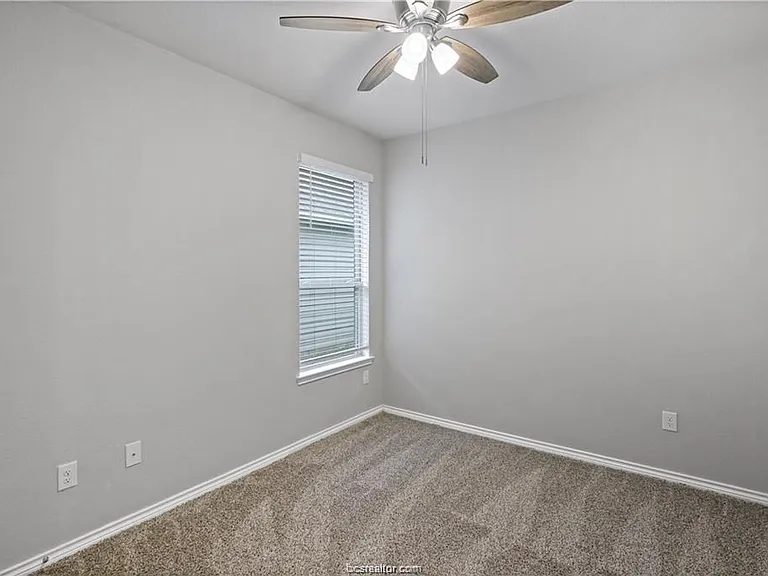 827 Mineral Wells Ln — Photo 16