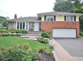 12 Kotfield Ct, Melville, NY 11747