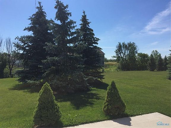 3rd image of 26300 E Wexford Dr