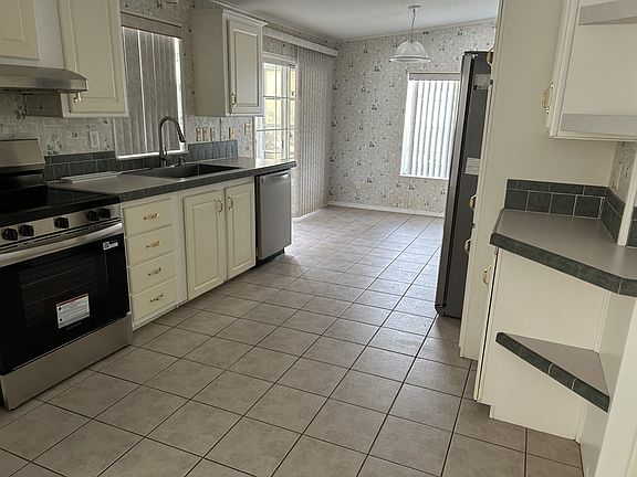 4th image of 2255 Grand Traverse Cir #P04