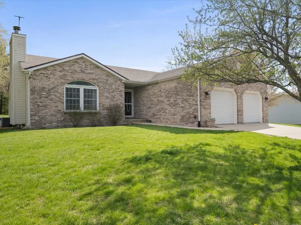 8341 Sunset Rd, Carlock, IL 61725