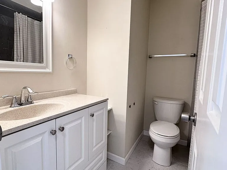 509 Bowling Green Ct — Photo 16