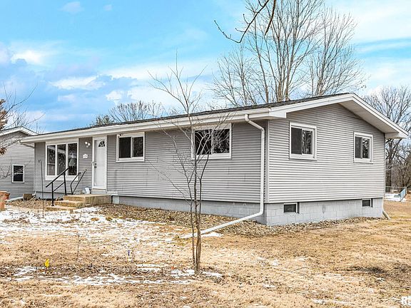 3rd image of 1115 Pheasant Dr