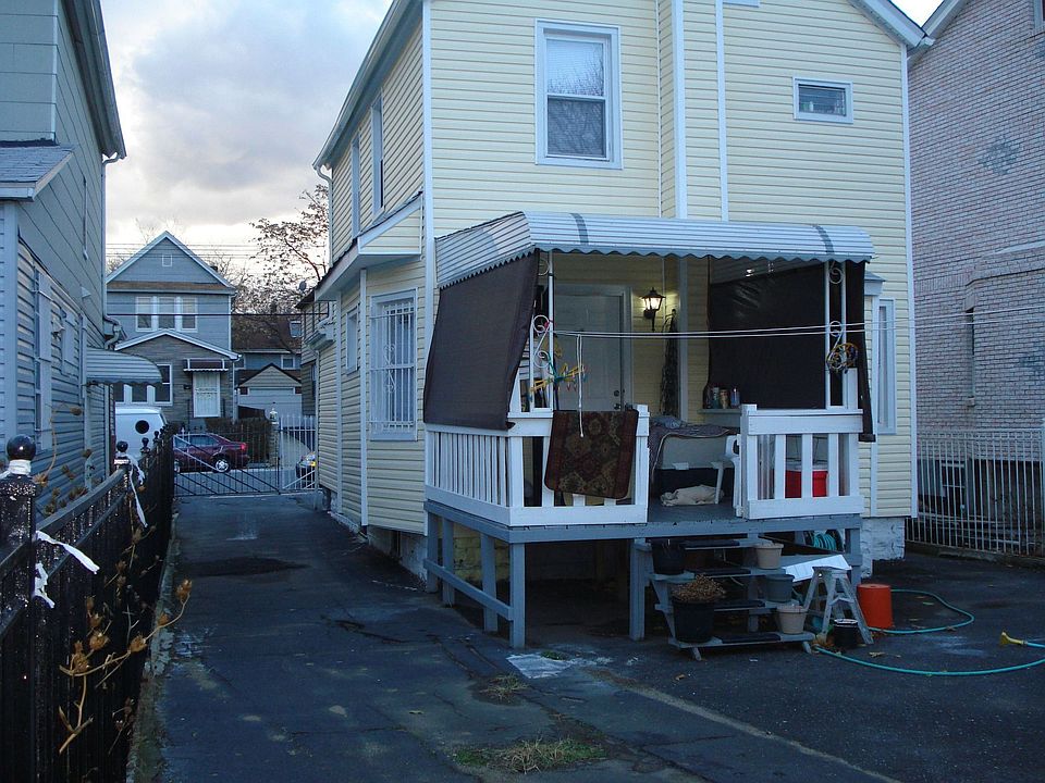 2nd image of 11127 123rd St