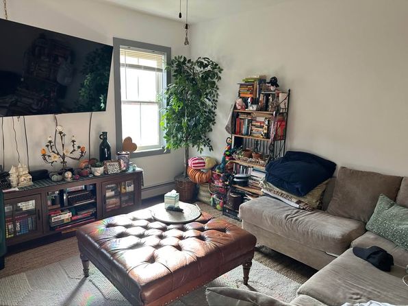 213 Lawrence St FLOOR 3