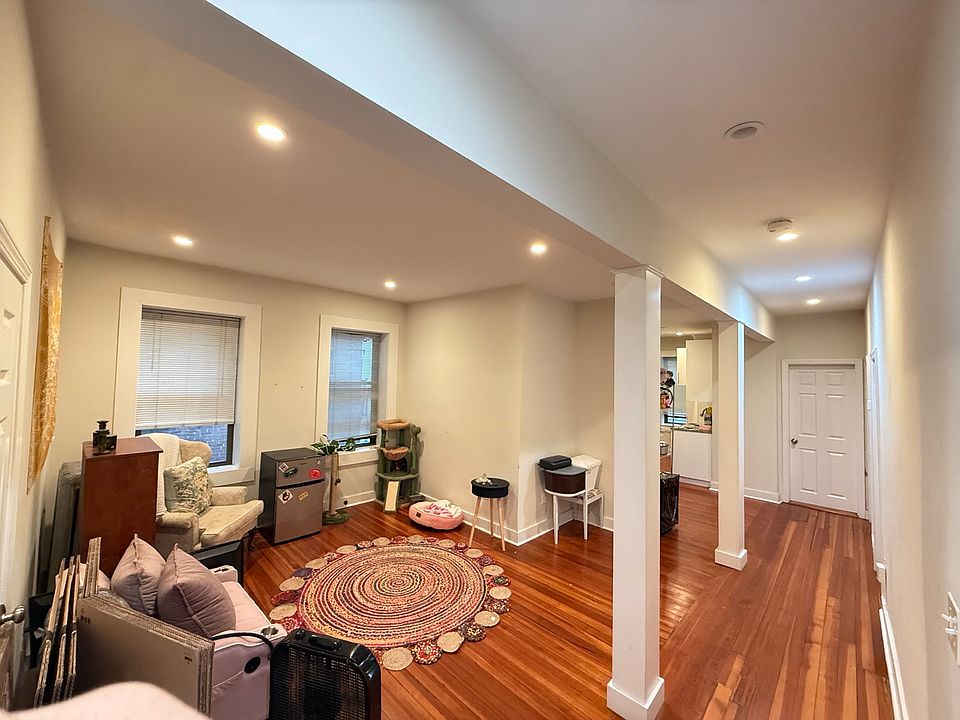 1st image of 4 Hamlet St APT 1