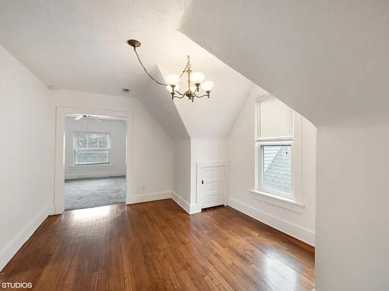 1747 W Newport Ave — Photo 6
