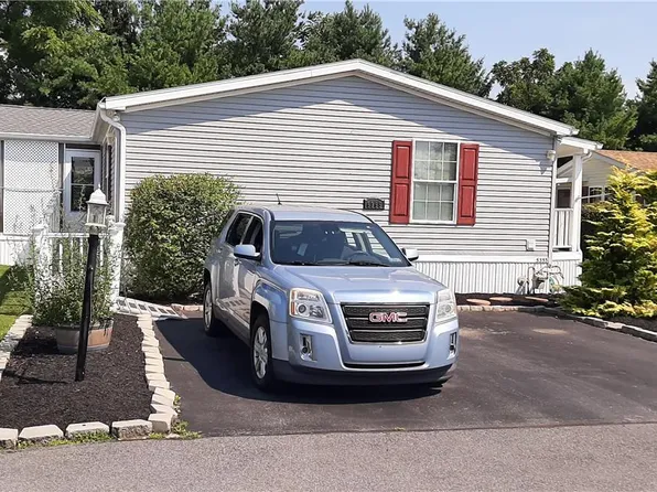 5355 Beaumont Ln, Macungie, PA 18062