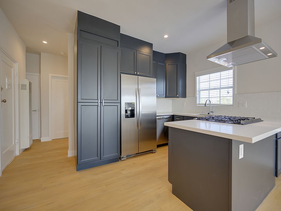 1st image of 3035 West Blvd #204