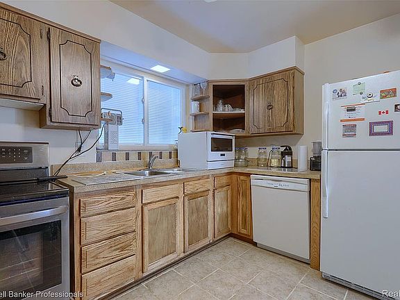 3rd image of 23080 Marine Ave