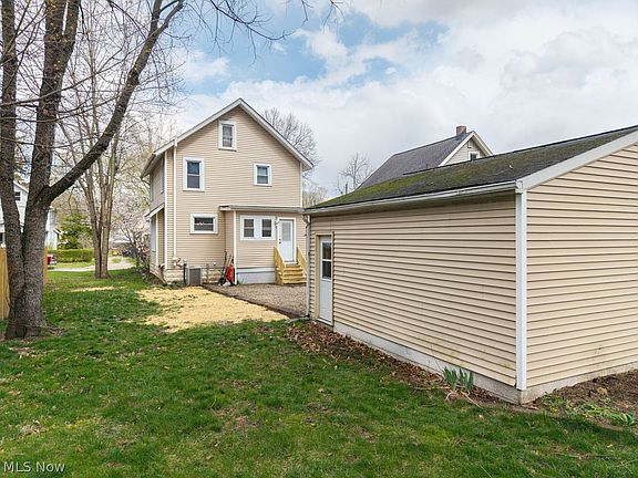 4th image of 2552 Maplewood St