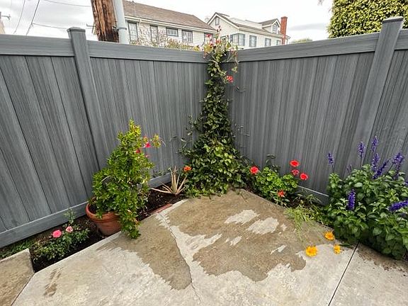 2nd image of 520 1/2 Avocado Ave