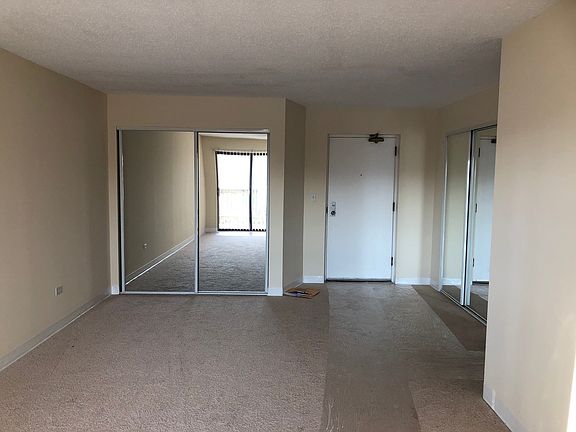 5th image of 1700 Wedgewood Dr APT 413