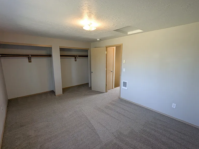 960 Olney St #960 — Photo 11