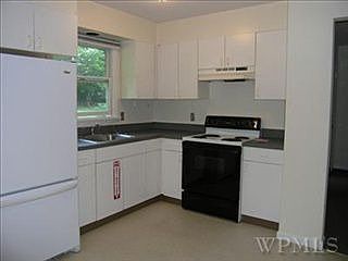 3rd image of 19 Lawrence Ave