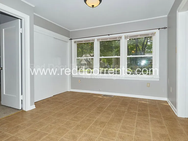 385 W Hawthorne St — Photo 14