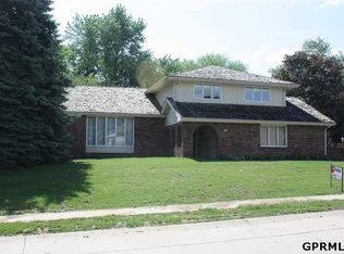 909 W Perry St, Papillion, NE 68046