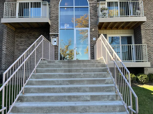 838 McIntosh Ct #15106, Prospect Heights, IL 60070