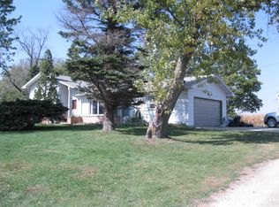 921 E Gresham Rd, Waterloo, IA 50703