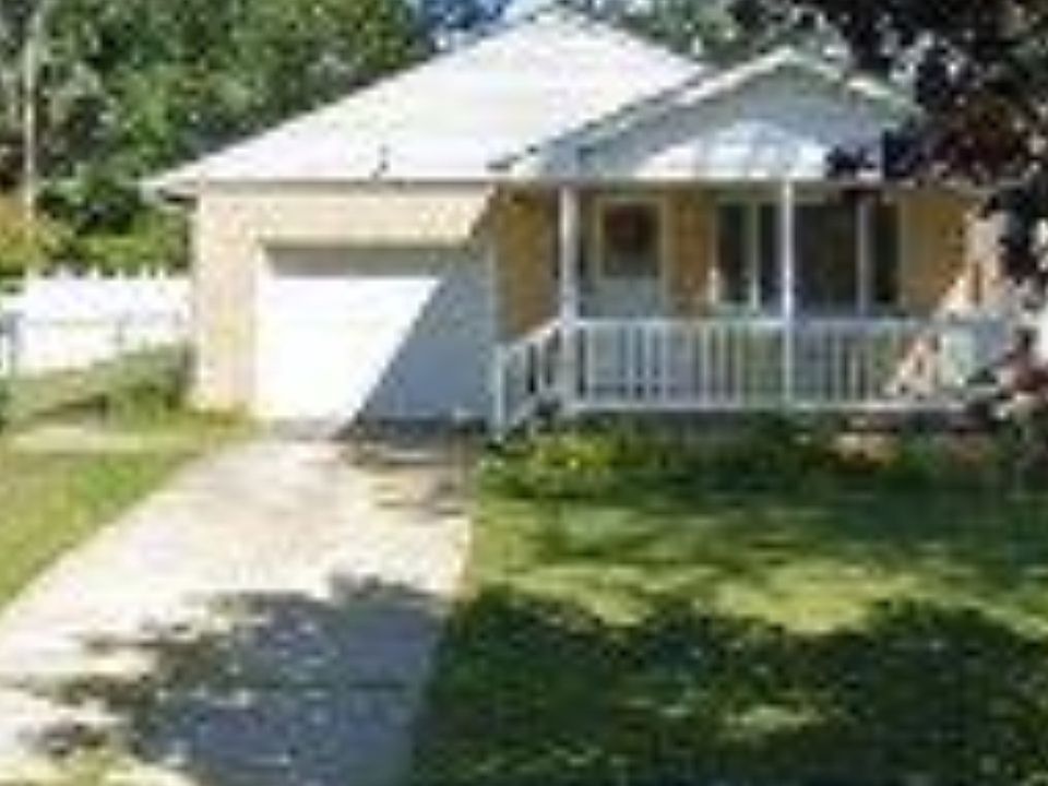1st image of 10 Parkdale Dr