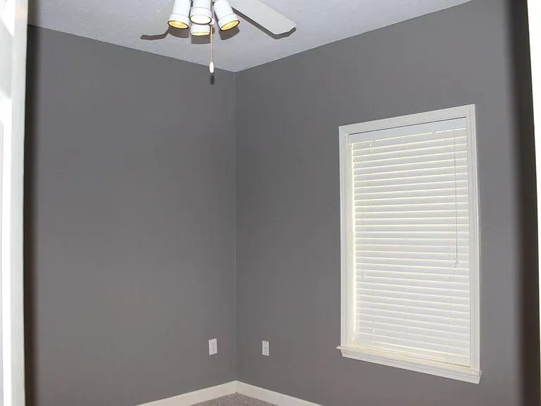 325 Pinewood Ln — Photo 22