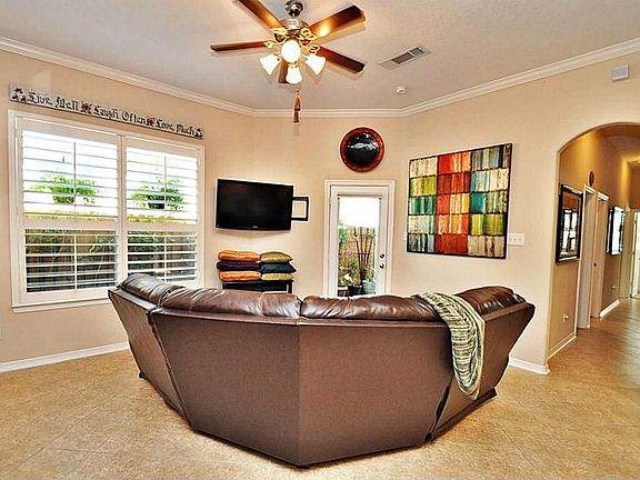 3rd image of 918 Sweet Pine Dr