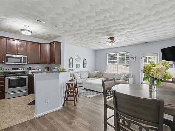4th image of 16 Frazier Ct