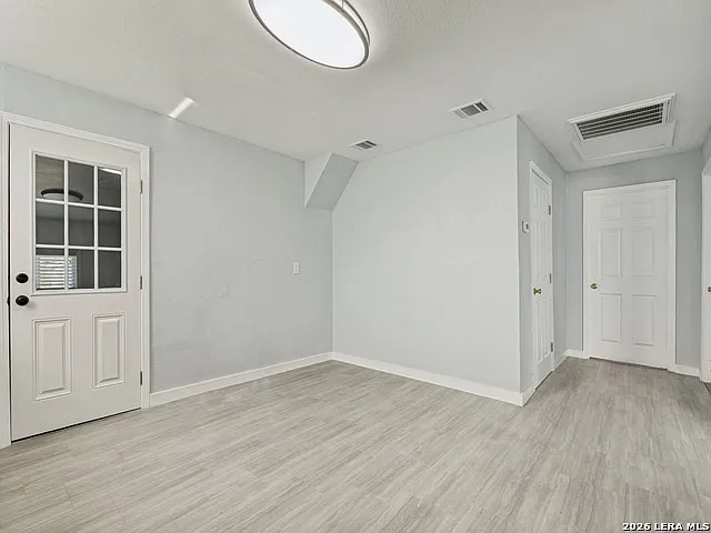 1815 W Mayfield Blvd — Photo 23
