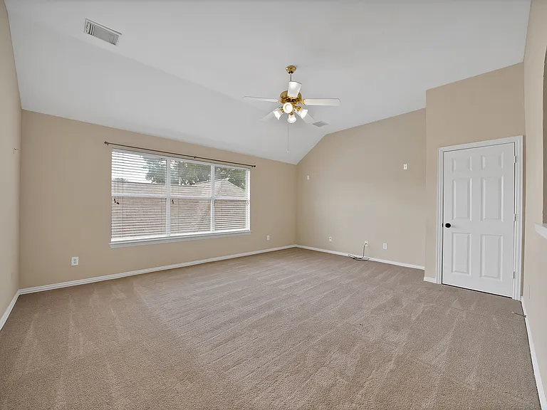 18638 Tall Oak Dr — Photo 32