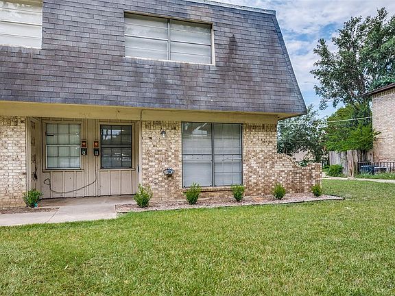 2nd image of 2410 Hollandale Cir APT B