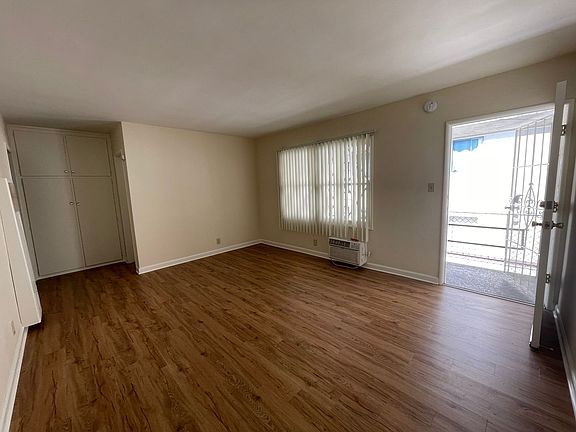 5th image of 1114 E Wilson Ave #11