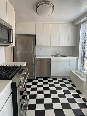 Rented by Solow Realty | media 3