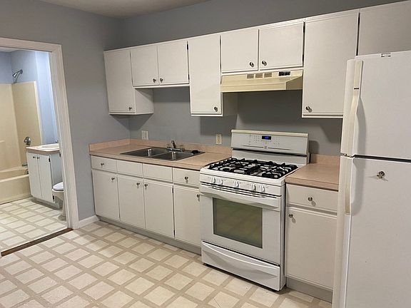 2nd image of 155R E Central St #2