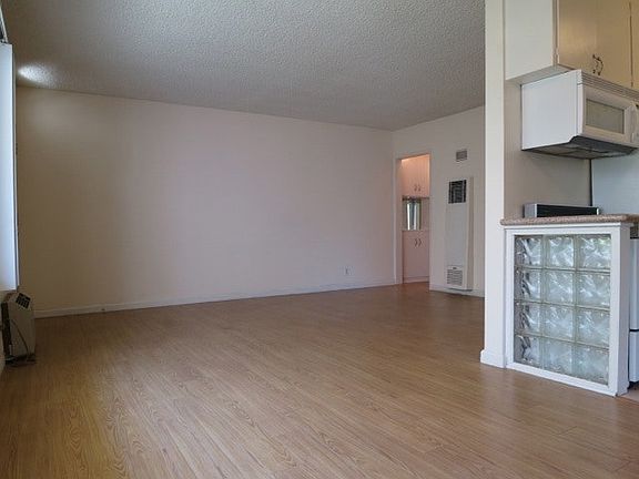 3rd image of 5700 Van Nuys Blvd
