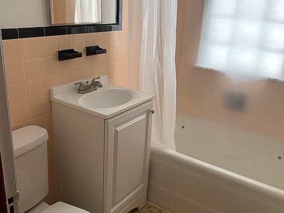 5th image of 3326 Nicollet Ave #103