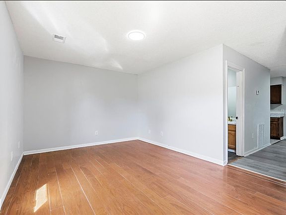 4th image of 1806 Cedar Heights Dr #1814