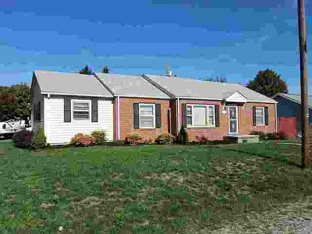 2nd image of 555 2nd St