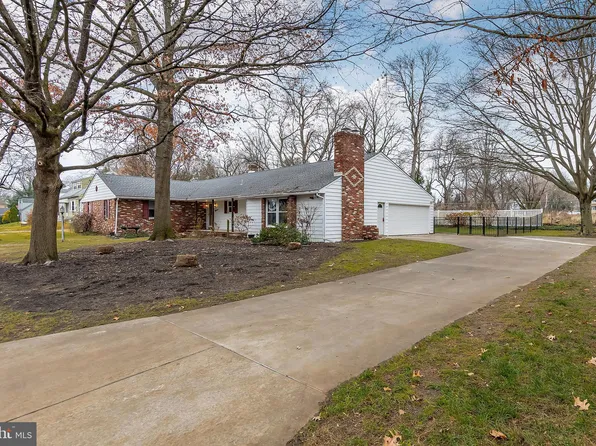 18 Chatham Ln, Mullica Hill, NJ 08062