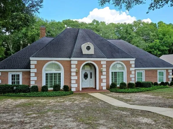 6 Woodmere Dr, Dothan, AL 36305