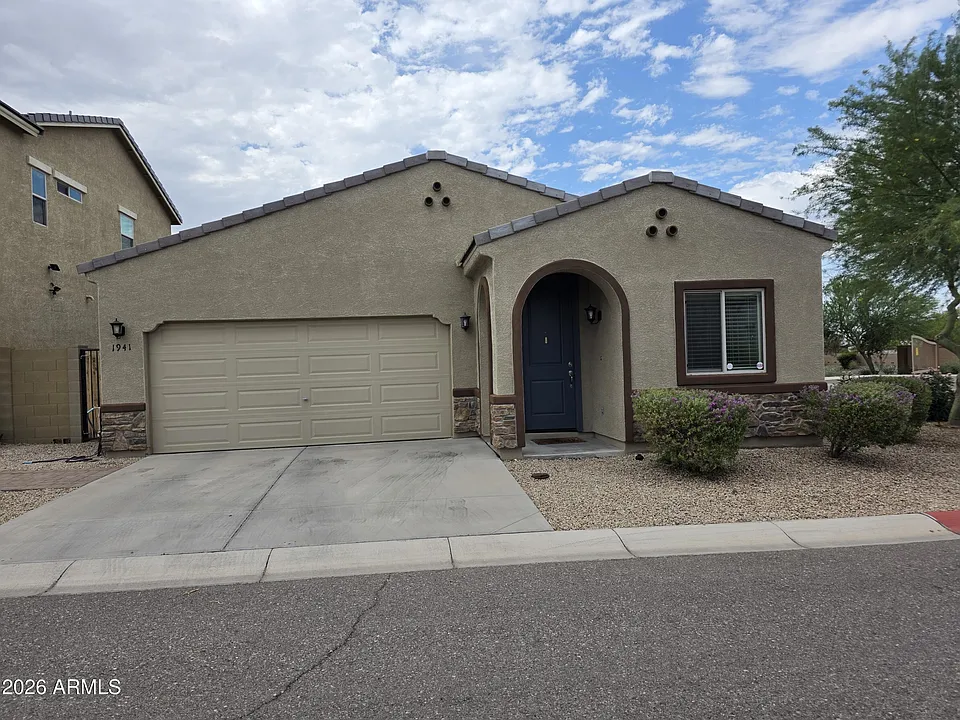 1941 W Stagecoach St