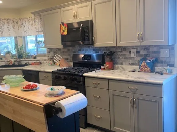 4401 Camelot Pl, Bakersfield, CA 93301