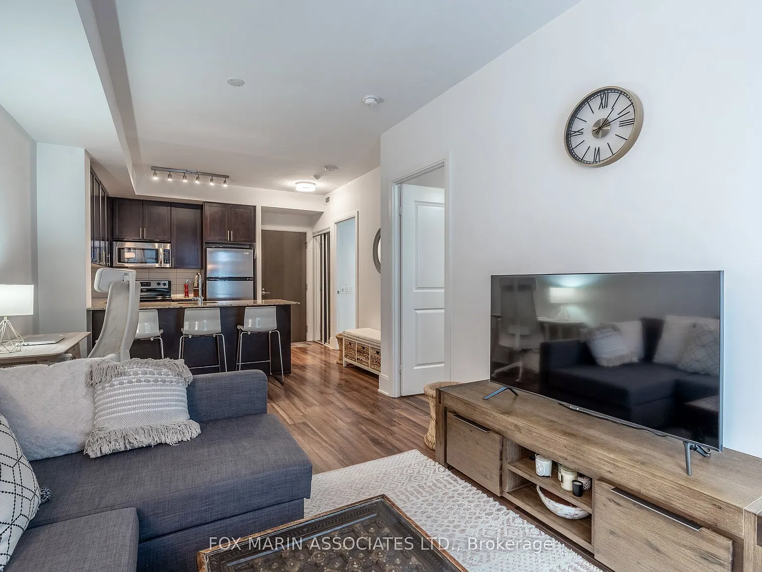 Reve Condos — Photo 4